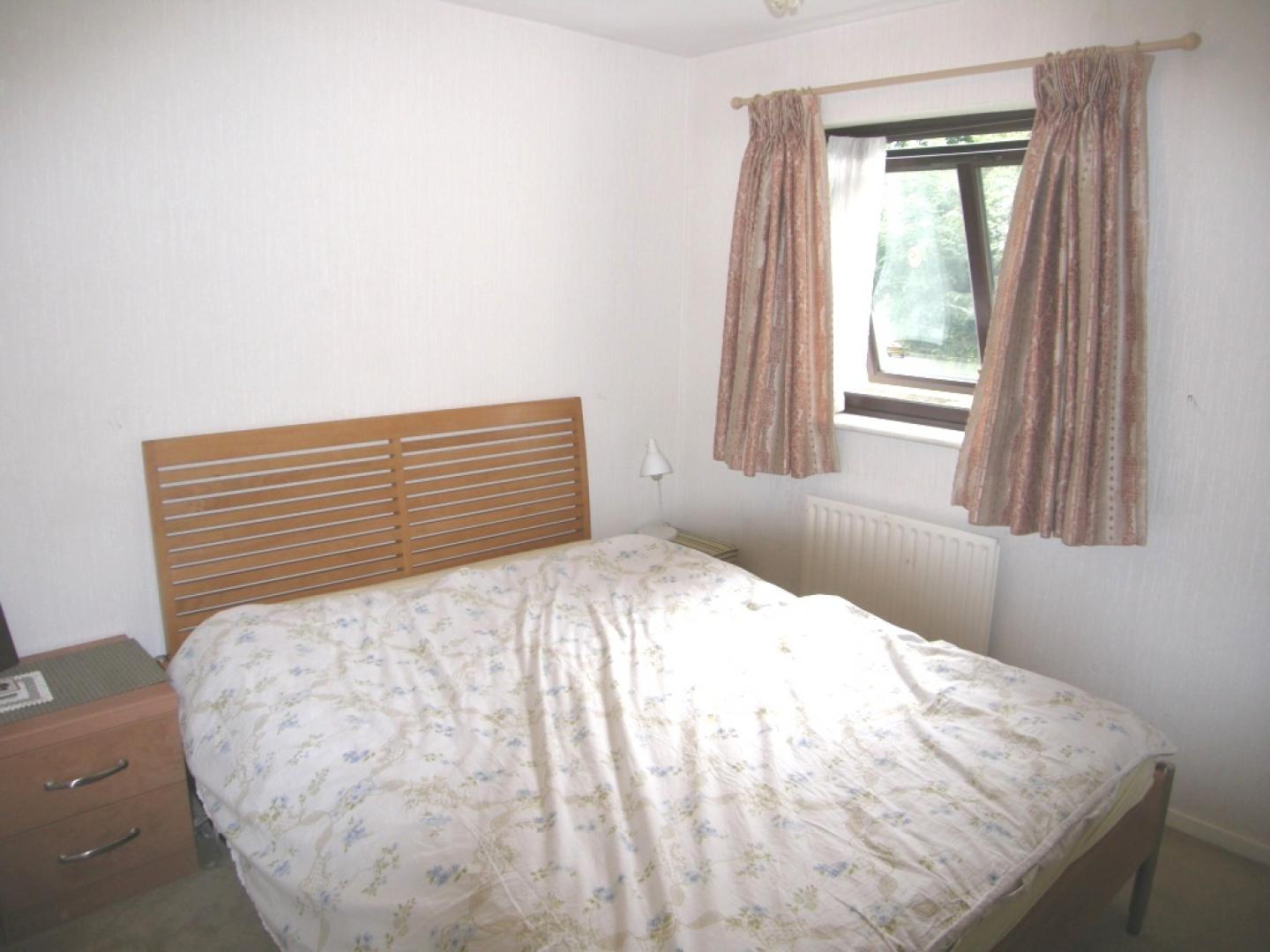 			NEAR MIDDLESEX UNI!, 2 Bedroom, 1 bath, 1 reception Flat			 Wheatley Close, HENDON
